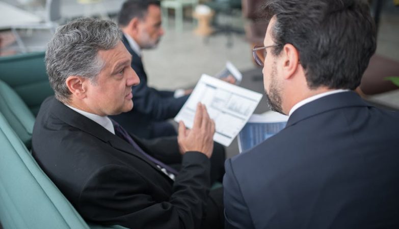 Vaš finansijski kompas navigacija kroz kompleksne poreze i budžetske planove